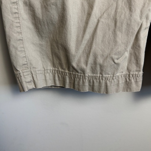 Cabelas Casuals Womens Cargo Capris Tan Size 14 Outdoor Hiking Utility Gorpcore - Picture 2 of 16
